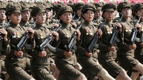 kuzey kore kadın askerler